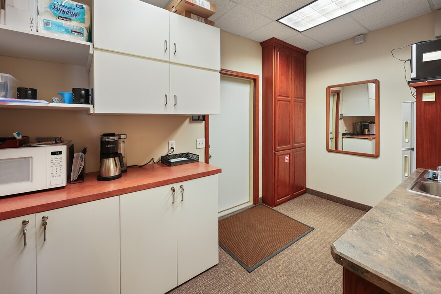 More Photos Of 20 S 32nd Ave S, Saint Cloud Office For Sale