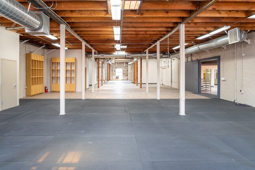 More Photos Of 1908 E 7th Pl, Los Angeles Warehouse For Sale