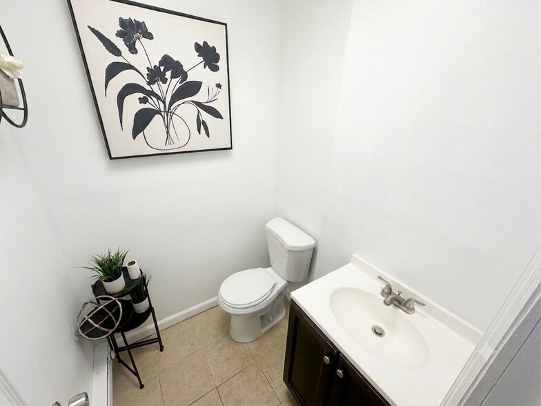More Photos Of 1012-1016 Broadway, Woodmere Apartments For Lease