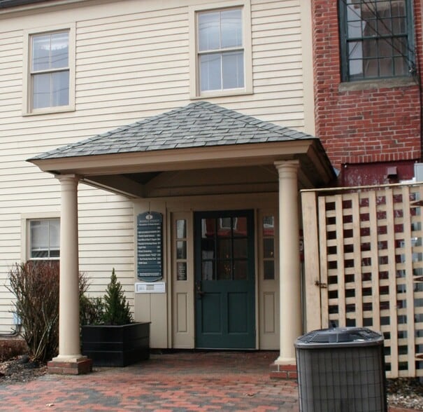 More Photos Of 4 Middle St, Newburyport Office For Lease