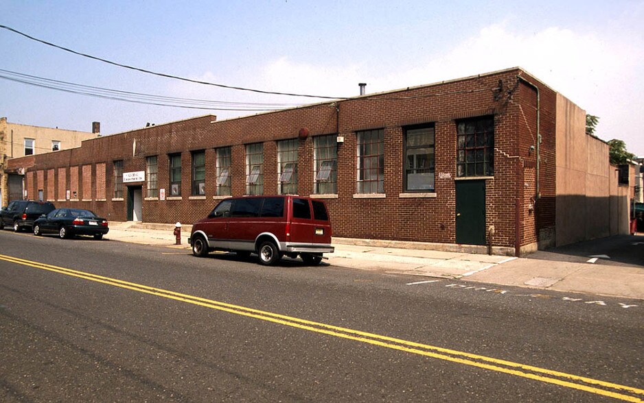 More Photos Of 130-140 32nd St, Union City Warehouse For Lease