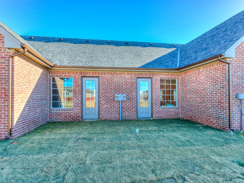 More Photos Of 2240 NW 36th Ave, Norman Medical For Sale