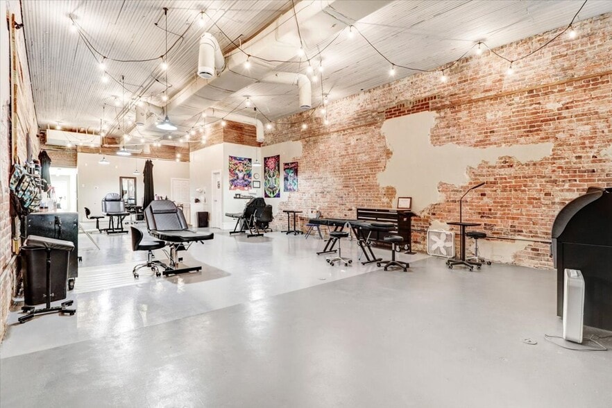 More Photos Of 111 N Queen St, Kinston Storefront For Sale