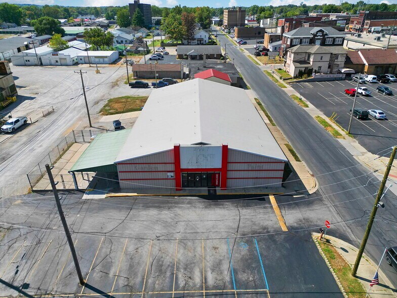 More Photos Of 105 S Forest Ave, Brazil Freestanding For Sale