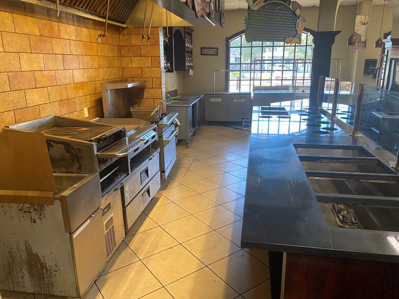 More Photos Of 1161-1165 Old Country Rd, Plainview Unknown For Lease