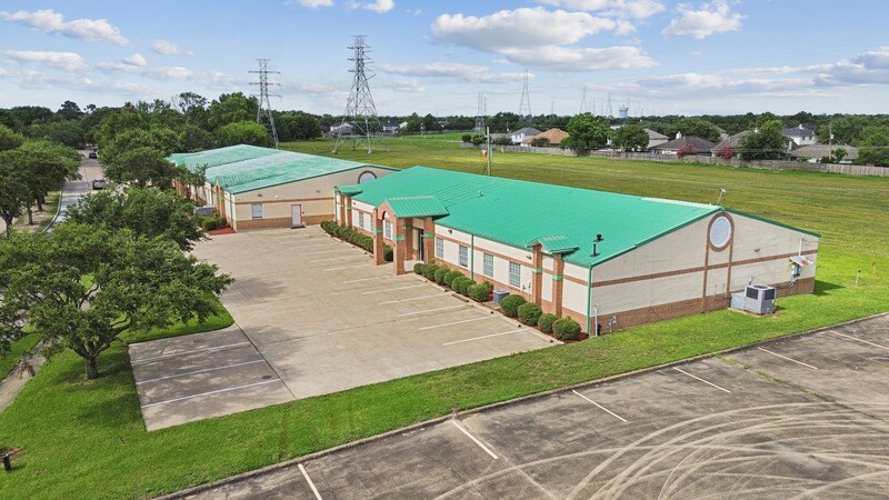 More Photos Of 451 Landing Blvd, League City Office For Sale
