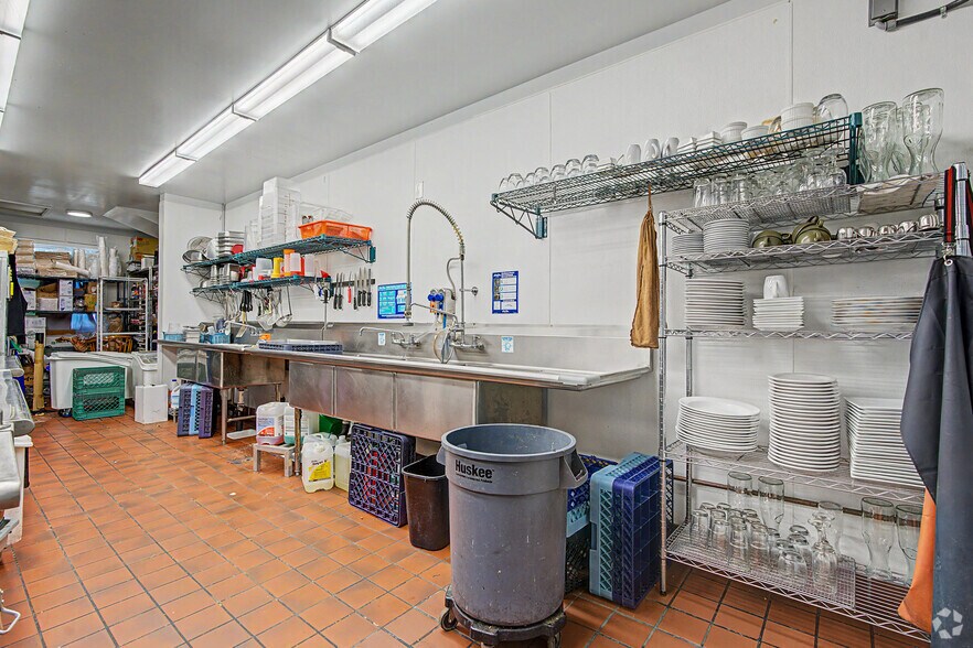 More Photos Of 14554 Big Basin Way, Saratoga Storefront Retail Office For Lease