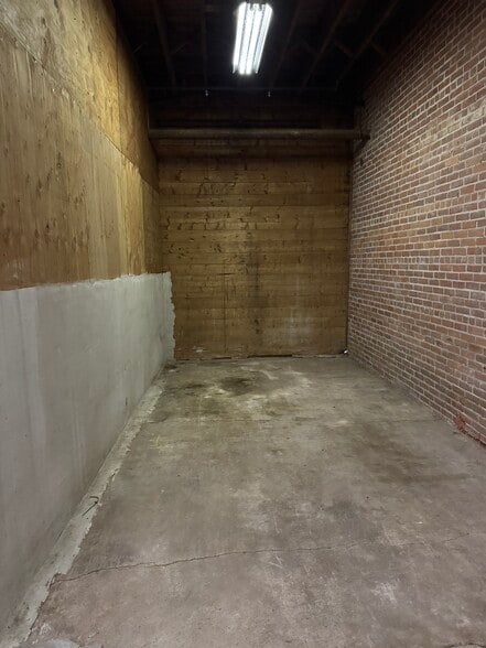 More Photos Of 46 Apel Pl, Manchester Warehouse For Sale