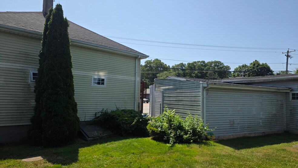 More Photos Of 741 Main Rd & 2 Haskins Rd, Tiverton Storefront Retail Residential For Sale