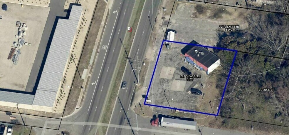 More Photos Of 227 S Eastern Blvd, Fayetteville Freestanding For Sale