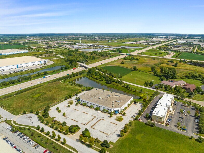 More Photos Of 1975 Melissa Ln, Aurora Health Club For Sale