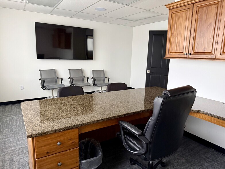 More Photos Of 520 N 400 W, North Salt Lake Office For Lease