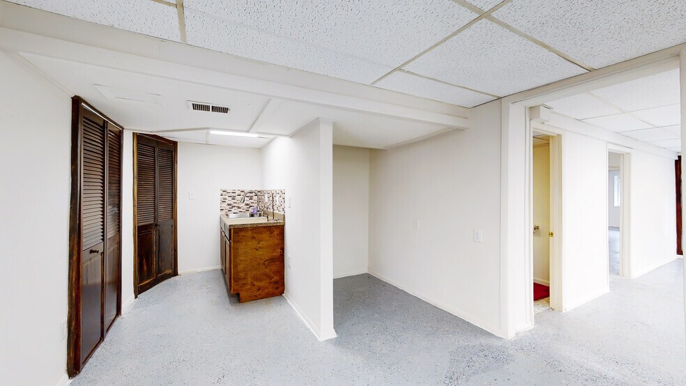 More Photos Of 220 Silver Lake Rd, Dingmans Ferry Office For Sale