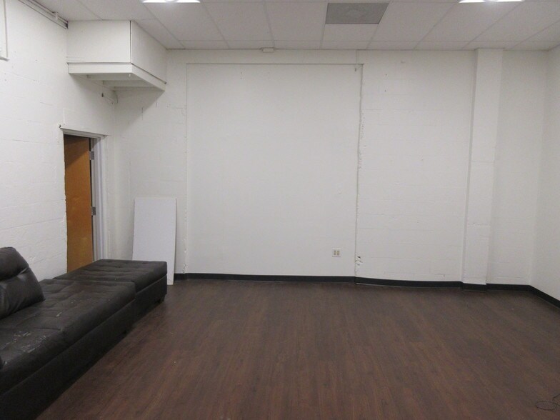 More Photos Of 15445 N Nebraska Ave, Lutz Warehouse For Lease