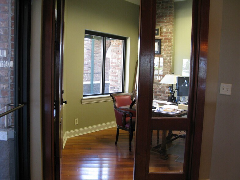 More Photos Of 1065 River Oaks Dr, Flowood Restaurant For Lease