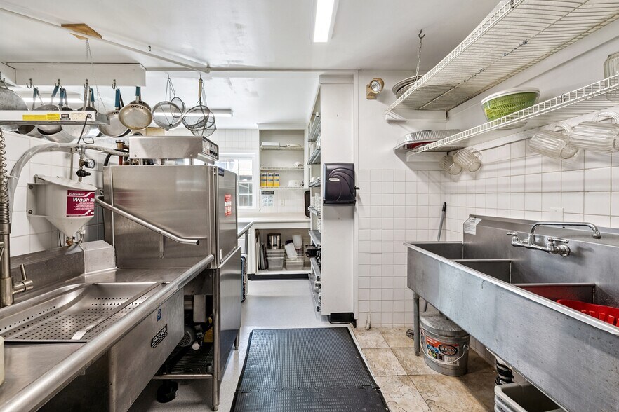 More Photos Of 344 Vt Route 100, West Dover Hotel For Sale