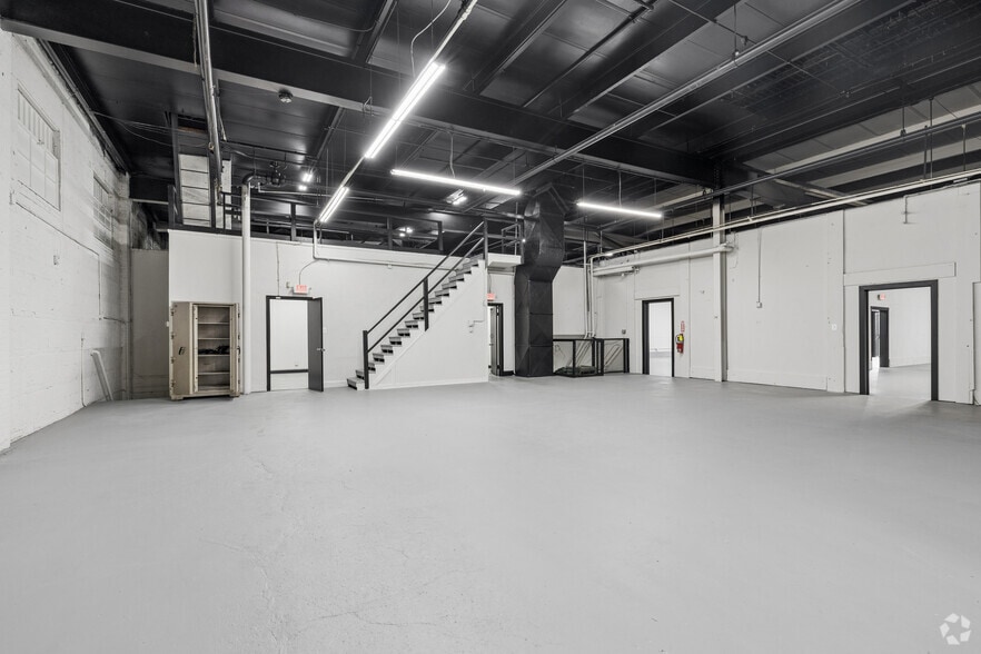More Photos Of 2810 W Saratoga St, Baltimore Warehouse For Sale