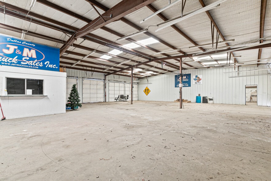 More Photos Of 5878 W US Highway 80, Terrell Showroom For Sale