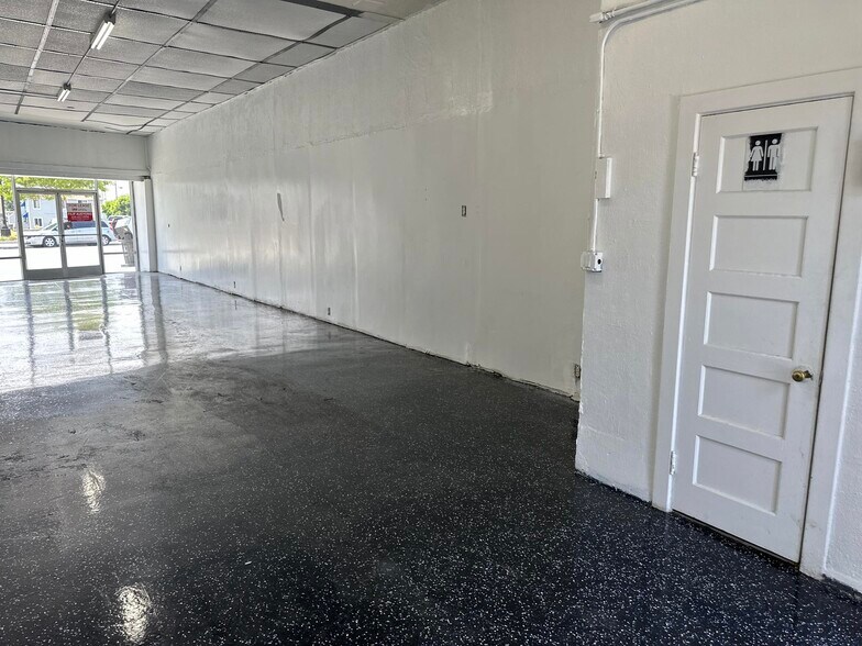 More Photos Of 5300-5328 Long Beach Blvd, Long Beach Storefront Retail Office For Lease