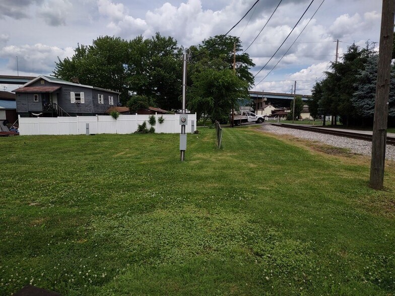 More Photos Of 107 13th St, Moundsville General Retail For Sale