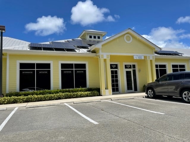 More Photos Of 1239 SE Indian St, Stuart Light Distribution For Lease
