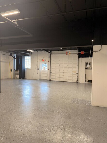 More Photos Of 11 Front St, Weymouth Office Residential For Lease