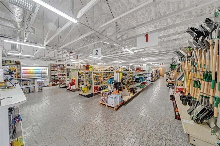 More Photos Of 1600 E Oglethorpe Blvd, Albany Freestanding For Sale