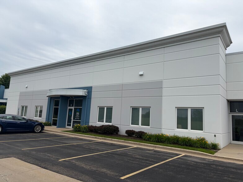 More Photos Of 720 N Heartland Dr, Sugar Grove Warehouse For Lease