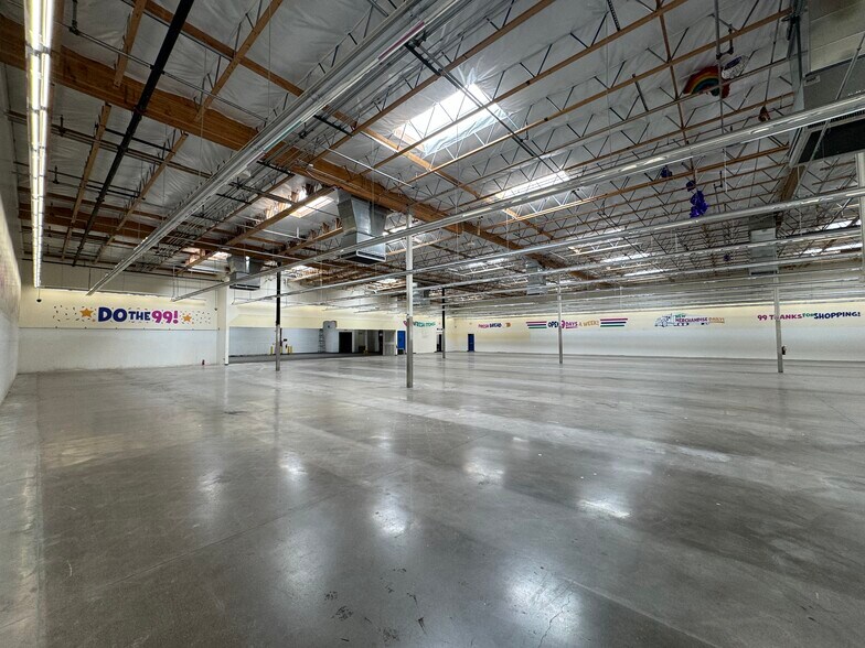 More Photos Of 716 S Boulder Hwy, Henderson General Retail For Sale