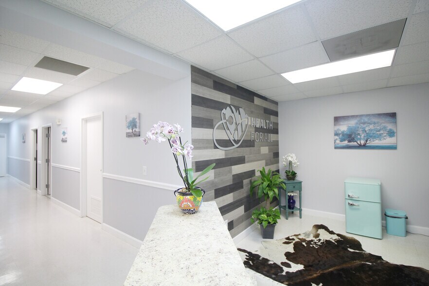 More Photos Of 9765 San Jose Blvd, Jacksonville Medical For Lease