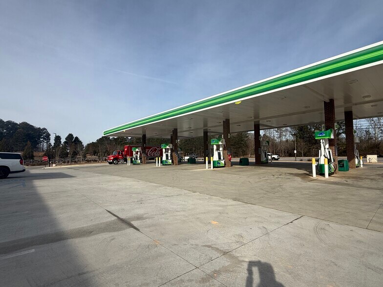 More Photos Of 92 Auburn Gate Ln, Auburn Convenience Store For Lease
