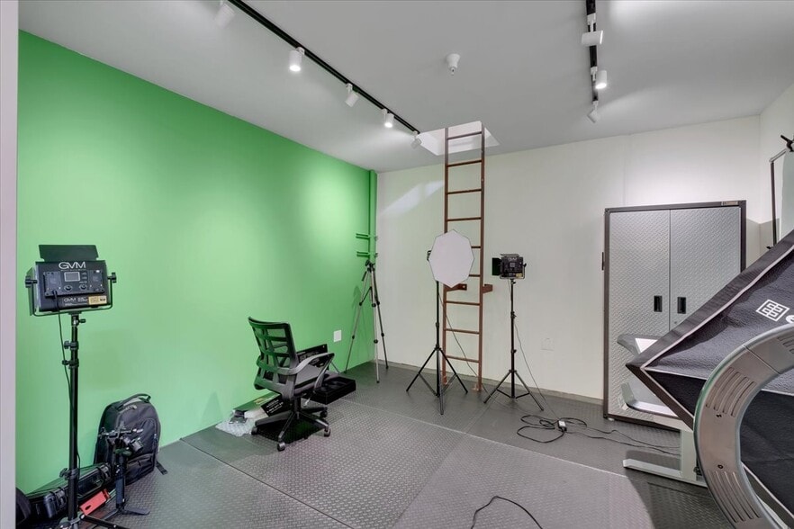 More Photos Of 28502 Constellation Rd, Valencia Warehouse For Sale