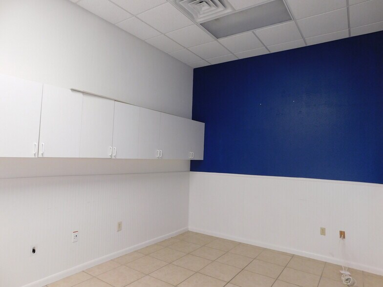 More Photos Of 5070 Industry Dr, Melbourne Manufacturing For Sale