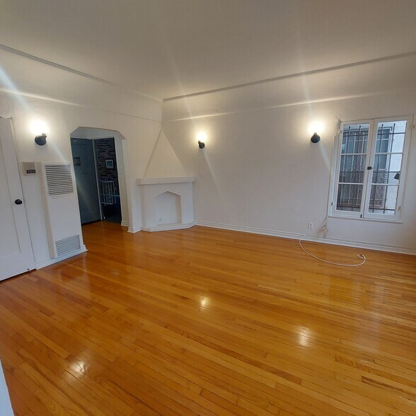 More Photos Of 626 S Cloverdale Ave, Los Angeles Apartments For Sale