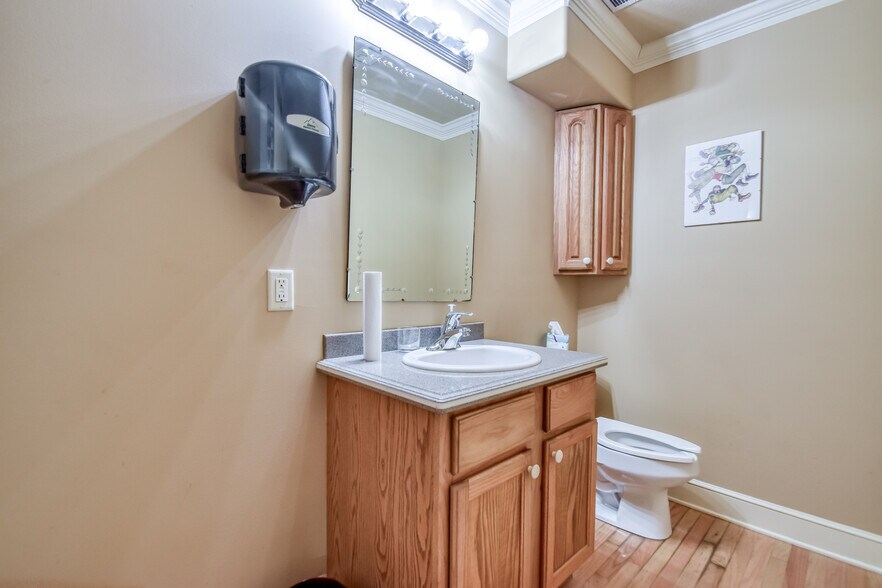 More Photos Of 4199 Main St, Perry Flex For Sale