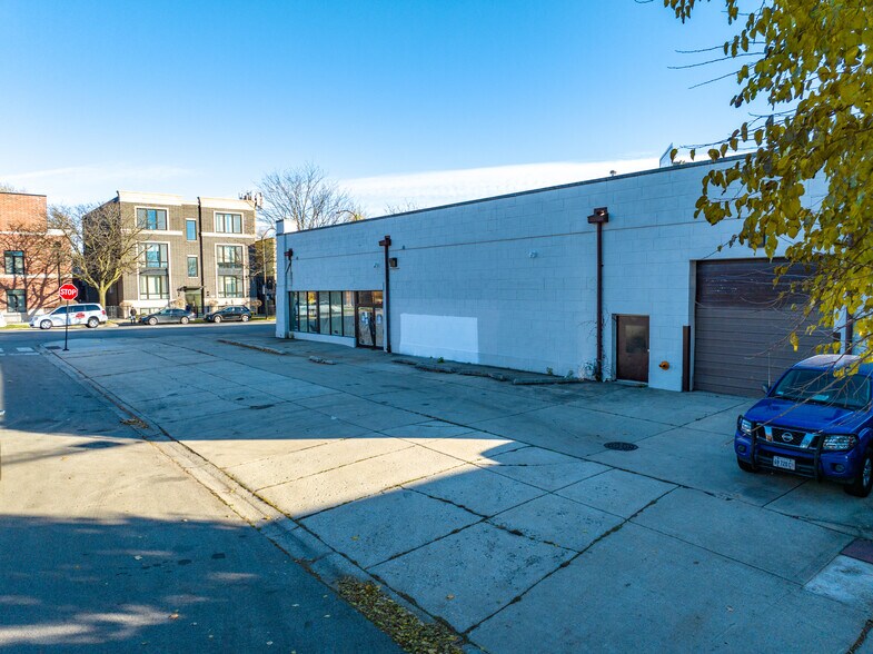 More Photos Of 6834-6868 N Western Ave, Chicago Showroom For Sale
