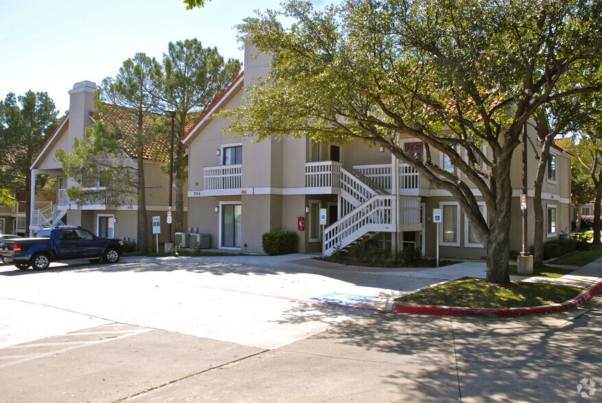 More Photos Of 950 W Walnut Hill Ln, Irving Hotel For Sale
