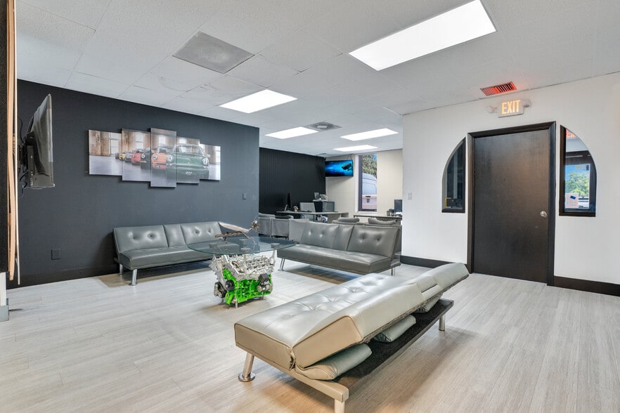 More Photos Of 120 W Carroll St, Kissimmee Industrial For Sale