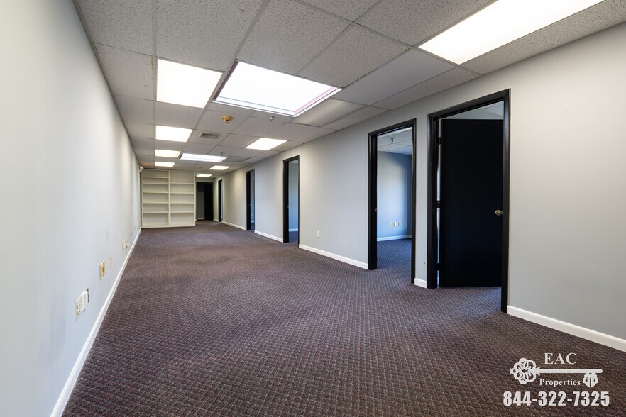 More Photos Of 22 Commerce Rd, Newtown Light Manufacturing For Lease