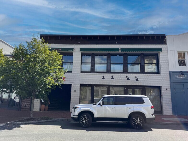 More Photos Of 38 Main St, Westport Storefront For Lease