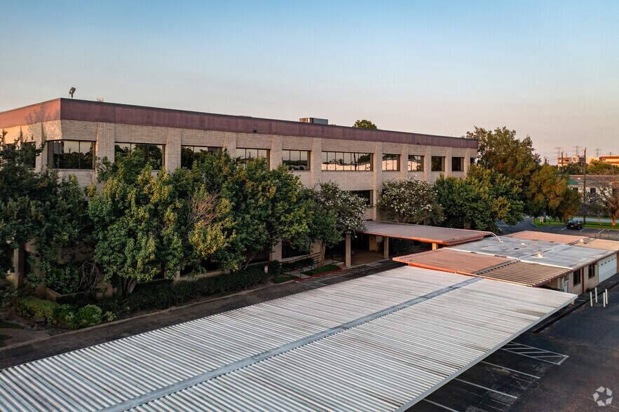 More Photos Of 480 N Sam Houston Pky E, Houston Office For Lease