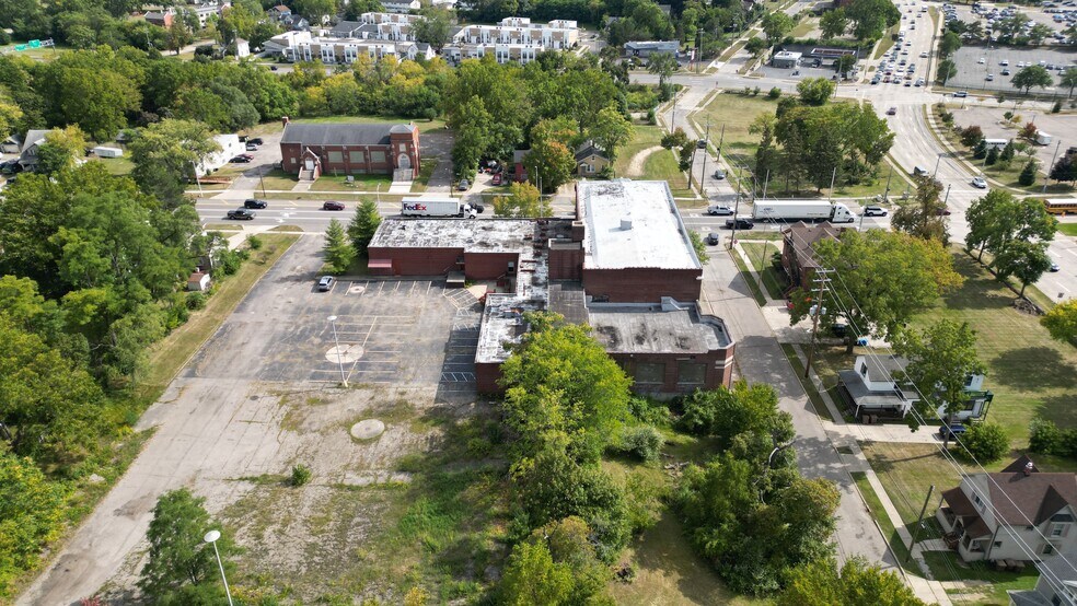 More Photos Of 131 University Dr, Pontiac Health Club For Sale