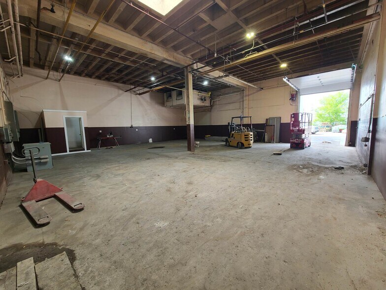 More Photos Of 12210 Mount Lawn Rd, Edmonton Industrial For Sale
