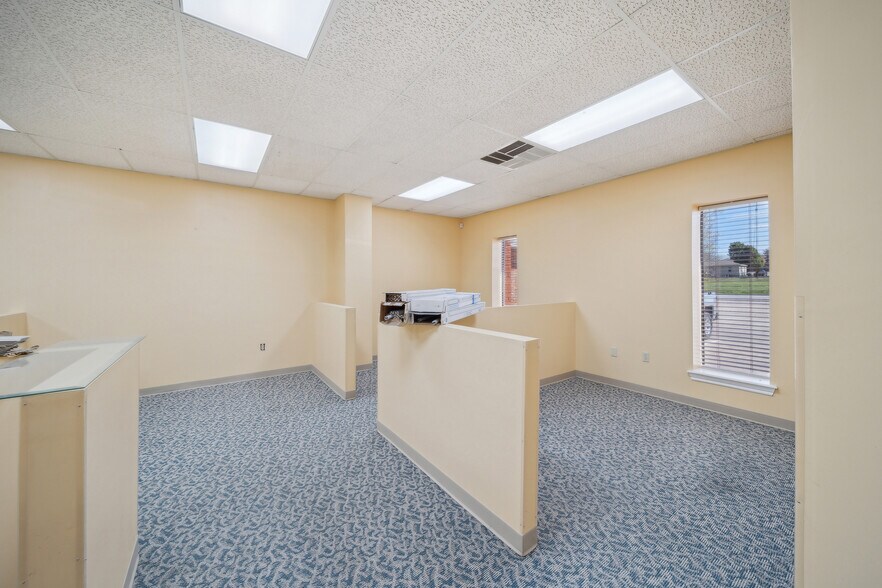 More Photos Of 710 S Adams St, Sapulpa Distribution For Sale