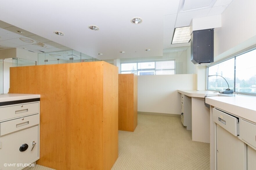 More Photos Of 1000-1050 Geneva Rd, Wheaton Unknown For Lease