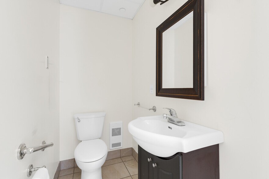 More Photos Of 21 Rue Messier, Mont-saint-hilaire Apartments For Sale