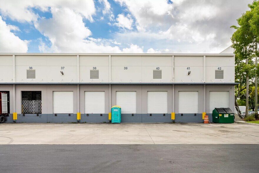 More Photos Of 10000 NW 17th St, Miami Warehouse For Lease