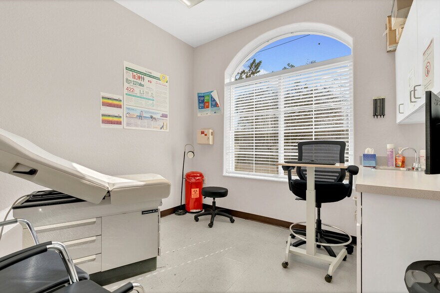 More Photos Of 901-911 N Central Ave, Kissimmee Medical For Lease