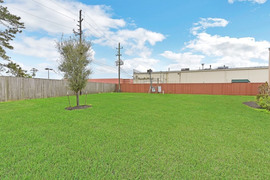 More Photos Of 19111 Walden Forest Dr, Atascocita Medical For Sale