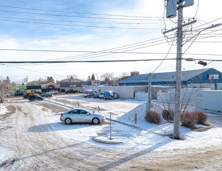 More Photos Of 4901-4911 50 St, Lloydminster Office For Lease